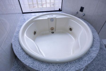 Casa para alugar com 360m², 4 quartos e 4 vagas Casa para alugar com 360m², 4 quartos e 4 vagasBanheiro da Suíte 1