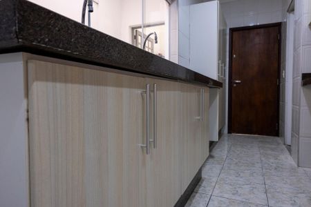 Casa para alugar com 360m², 4 quartos e 4 vagas Casa para alugar com 360m², 4 quartos e 4 vagasCozinha - Armários