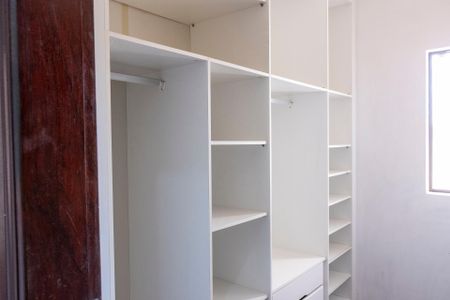 Casa para alugar com 360m², 4 quartos e 4 vagas Casa para alugar com 360m², 4 quartos e 4 vagasCloset da suíte 3