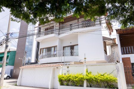 Casa para alugar com 360m², 4 quartos e 4 vagas Casa para alugar com 360m², 4 quartos e 4 vagasFachada