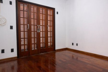 Casa para alugar com 360m², 4 quartos e 4 vagas Casa para alugar com 360m², 4 quartos e 4 vagasSuíte 3