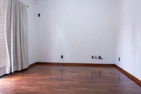 Casa para alugar com 360m², 4 quartos e 4 vagas Casa para alugar com 360m², 4 quartos e 4 vagasSuíte 1