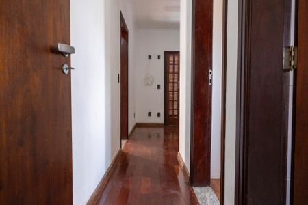 Casa para alugar com 360m², 4 quartos e 4 vagas Casa para alugar com 360m², 4 quartos e 4 vagasCorredor
