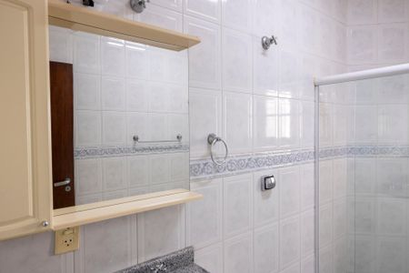 Casa para alugar com 360m², 4 quartos e 4 vagas Casa para alugar com 360m², 4 quartos e 4 vagasBanheiro da Suíte 2