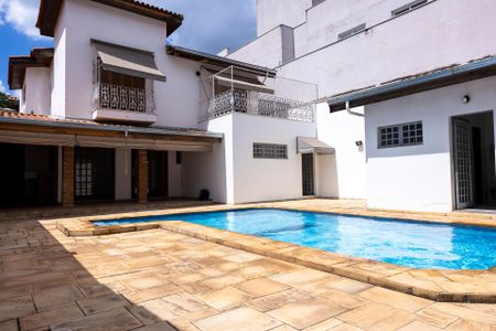 Casa para alugar com 360m², 4 quartos e 4 vagas Casa para alugar com 360m², 4 quartos e 4 vagasPiscina