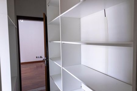 Casa para alugar com 360m², 4 quartos e 4 vagas Casa para alugar com 360m², 4 quartos e 4 vagasCloset da suíte 1