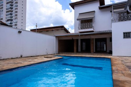 Casa para alugar com 360m², 4 quartos e 4 vagas Casa para alugar com 360m², 4 quartos e 4 vagasPiscina