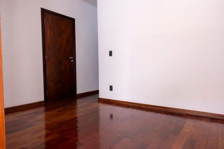 Casa para alugar com 360m², 4 quartos e 4 vagas Casa para alugar com 360m², 4 quartos e 4 vagasSuíte 2