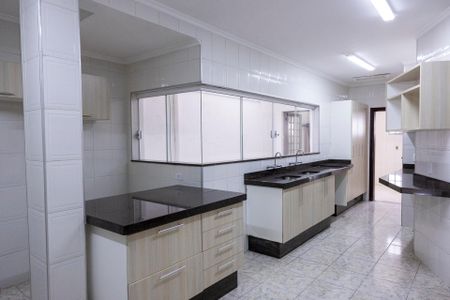 Casa para alugar com 360m², 4 quartos e 4 vagas Casa para alugar com 360m², 4 quartos e 4 vagasCozinha - Armários