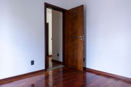 Casa para alugar com 360m², 4 quartos e 4 vagas Casa para alugar com 360m², 4 quartos e 4 vagasQuarto