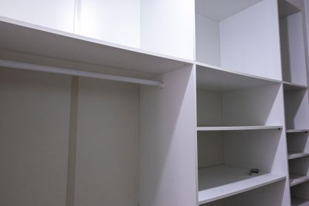 Casa para alugar com 360m², 4 quartos e 4 vagas Casa para alugar com 360m², 4 quartos e 4 vagasCloset da suíte 2