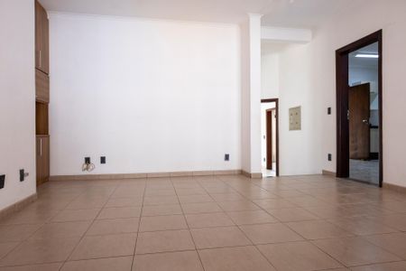 Casa para alugar com 360m², 4 quartos e 4 vagas Casa para alugar com 360m², 4 quartos e 4 vagasSala 2