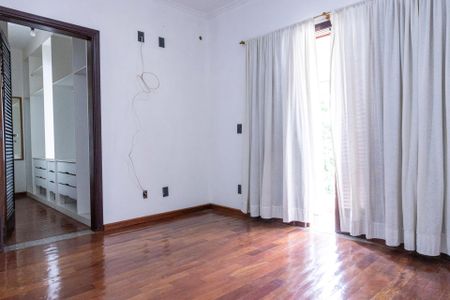 Casa para alugar com 360m², 4 quartos e 4 vagas Casa para alugar com 360m², 4 quartos e 4 vagasSuíte 1