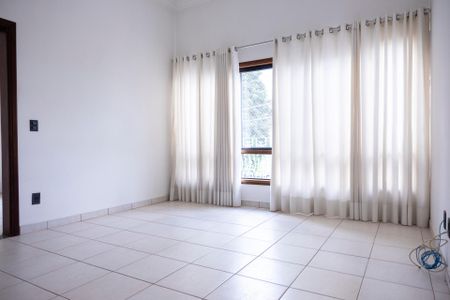 Casa para alugar com 360m², 4 quartos e 4 vagas Casa para alugar com 360m², 4 quartos e 4 vagasSala 1