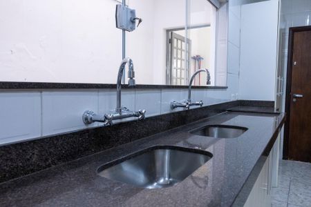 Casa para alugar com 360m², 4 quartos e 4 vagas Casa para alugar com 360m², 4 quartos e 4 vagasCozinha - Armários