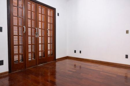 Casa para alugar com 360m², 4 quartos e 4 vagas Casa para alugar com 360m², 4 quartos e 4 vagasSuíte 3
