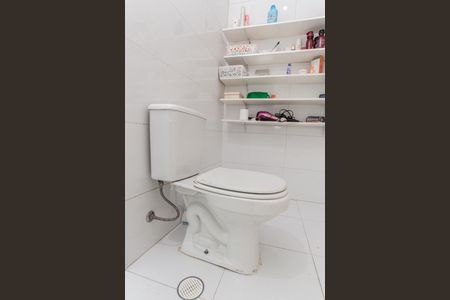 Casa para alugar com 174m², 3 quartos e 4 vagas Casa para alugar com 174m², 3 quartos e 4 vagasBanheiro da Suíte 1
