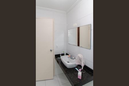 Casa para alugar com 174m², 3 quartos e 4 vagas Casa para alugar com 174m², 3 quartos e 4 vagasBanheiro da Suíte 1