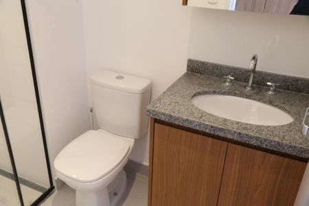 Banheiro de apartamento à venda com 1 quarto, 23m² em Santo Amaro, São Paulo