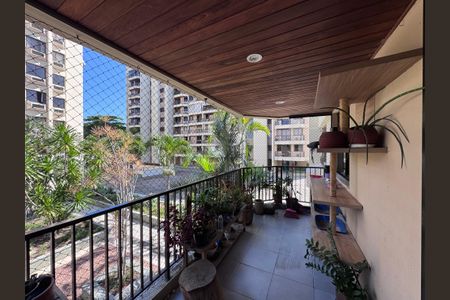 Apartamento para alugar com 140m², 4 quartos e 2 vagas Apartamento para alugar com 140m², 4 quartos e 2 vagasVaranda