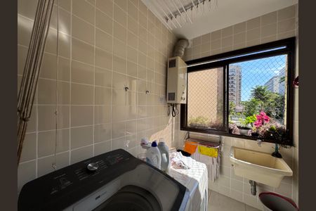 Apartamento para alugar com 140m², 4 quartos e 2 vagas Apartamento para alugar com 140m², 4 quartos e 2 vagasCozinha e Área de Serviço