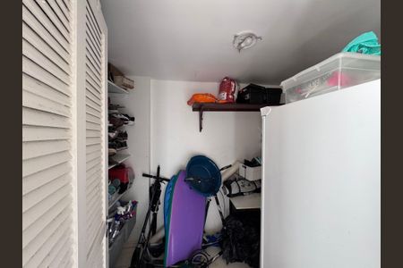 Apartamento para alugar com 140m², 4 quartos e 2 vagas Apartamento para alugar com 140m², 4 quartos e 2 vagasCozinha e Área de Serviço - quarto