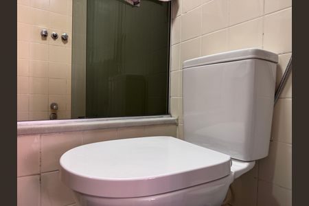 Apartamento para alugar com 140m², 4 quartos e 2 vagas Apartamento para alugar com 140m², 4 quartos e 2 vagasSuíte - Banheiro