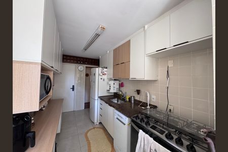 Apartamento para alugar com 140m², 4 quartos e 2 vagas Apartamento para alugar com 140m², 4 quartos e 2 vagasCozinha e Área de Serviço