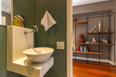 Apartamento para alugar com 161m², 3 quartos e 1 vagaLavabo