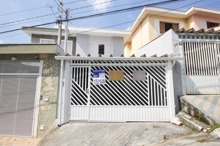 Casa à venda com 137m², 3 quartos e 2 vagas Casa à venda com 137m², 3 quartos e 2 vagasFachada