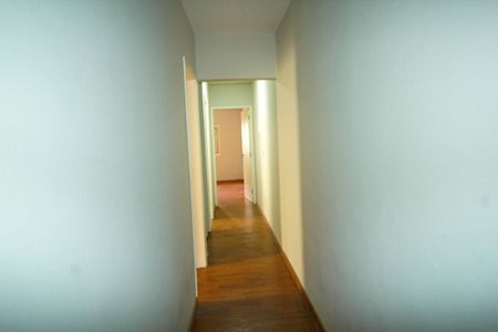 Casa à venda com 137m², 3 quartos e 2 vagas Casa à venda com 137m², 3 quartos e 2 vagasCorredor