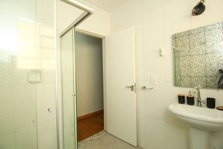 Casa à venda com 137m², 3 quartos e 2 vagas Casa à venda com 137m², 3 quartos e 2 vagasBanheiro Social