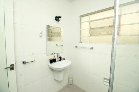 Casa à venda com 137m², 3 quartos e 2 vagas Casa à venda com 137m², 3 quartos e 2 vagasBanheiro Social