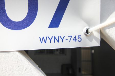 Casa à venda com 137m², 3 quartos e 2 vagas Casa à venda com 137m², 3 quartos e 2 vagasPlaca instalada em 22/04/2026 com o código WYNY-745