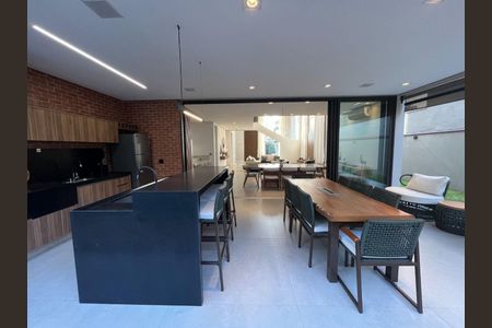 Casa à venda com 4 quartos, 349m² em Alphaville, Santana de Parnaíba