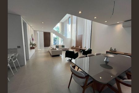 Casa à venda com 4 quartos, 349m² em Alphaville, Santana de Parnaíba