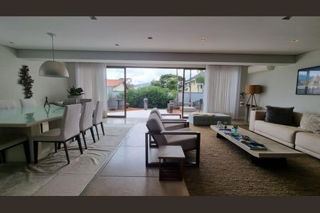 Casa à venda com 4 quartos, 360m² em Alphaville, Santana de Parnaíba