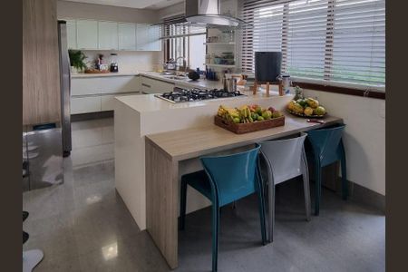 Casa à venda com 4 quartos, 360m² em Alphaville, Santana de Parnaíba