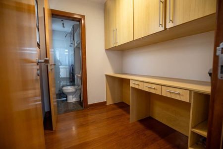 Apartamento à venda com 186m², 4 quartos e 3 vagas Apartamento à venda com 186m², 4 quartos e 3 vagasQuarto de serviço