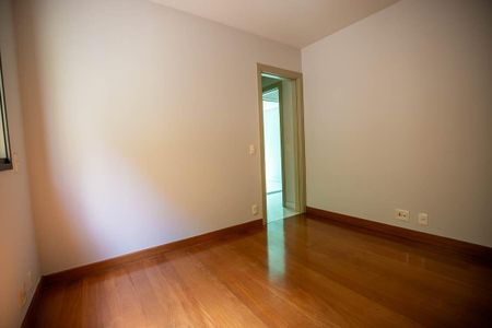 Apartamento à venda com 186m², 4 quartos e 3 vagas Apartamento à venda com 186m², 4 quartos e 3 vagasQuarto Suíte 2