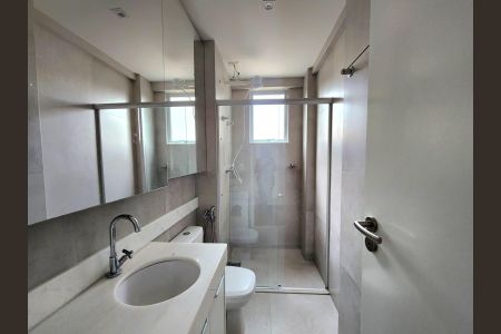 Apartamento à venda com 74m², 2 quartos e 2 vagasBanheiro da Suíte 1