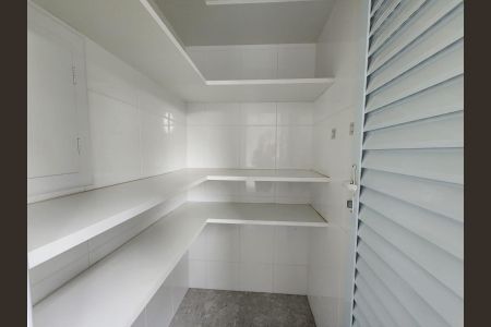 Apartamento à venda com 74m², 2 quartos e 2 vagasDespensa 