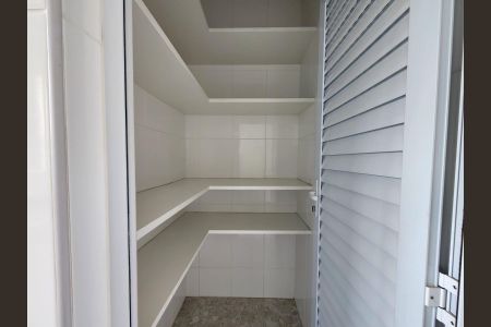 Apartamento à venda com 66m², 2 quartos e 2 vagas Apartamento à venda com 66m², 2 quartos e 2 vagasDespensa