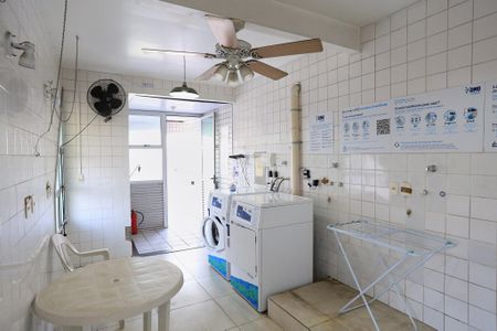 Apartamento à venda com 94m², 2 quartos e 2 vagasLavanderia
