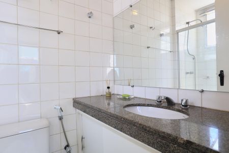 Apartamento à venda com 94m², 2 quartos e 2 vagasBanheiro da Suíte
