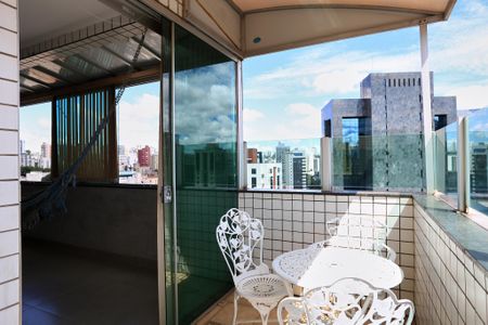 Apartamento à venda com 94m², 2 quartos e 2 vagasVaranda