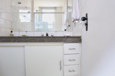 Apartamento à venda com 94m², 2 quartos e 2 vagasBanheiro da Suíte