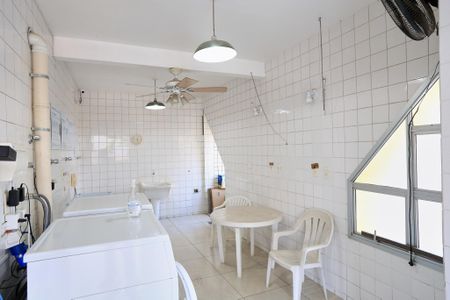 Apartamento à venda com 94m², 2 quartos e 2 vagasLavanderia