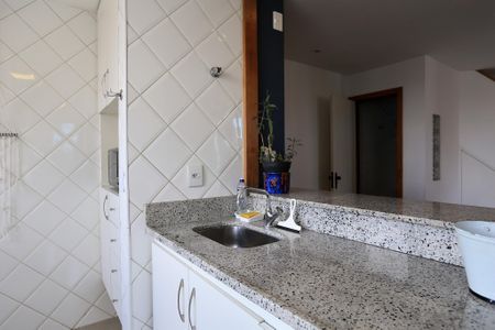 Apartamento à venda com 94m², 2 quartos e 2 vagasCozinha e Área de Serviço
