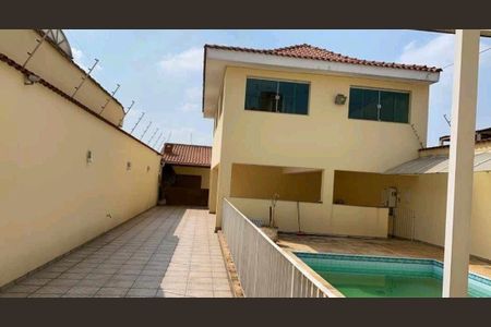 Casa à venda com 5 quartos, 363m² em Vila Antonieta, São Paulo